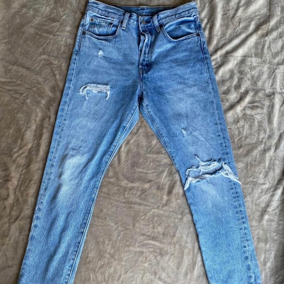 Women’s Levi jeans - Picture 1 of 3